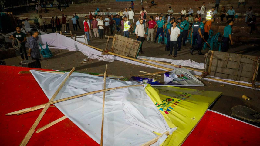চট্টগ্রামে পহেলা বৈশাখ অনুষ্ঠানের মঞ্চে ভাঙচুর হয়েছে। ছবি: সংগৃহীত