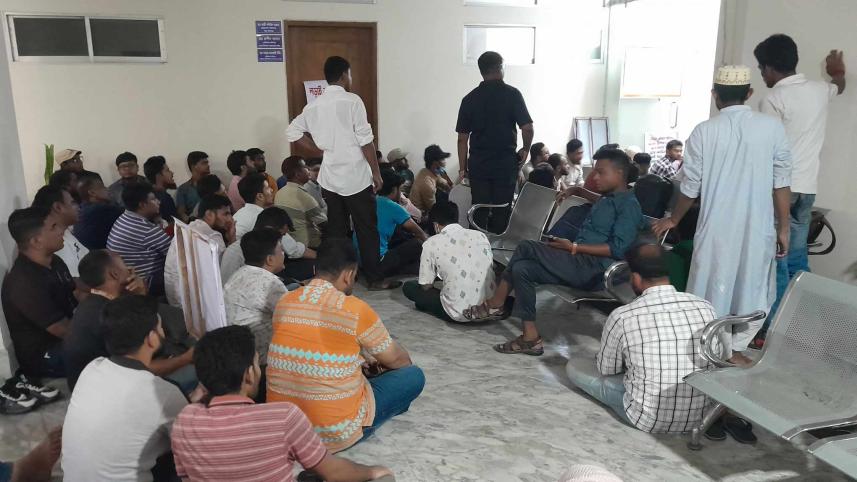 কোভিড-১৯ প্রকল্পের চাকরি স্থায়ীর দাবি