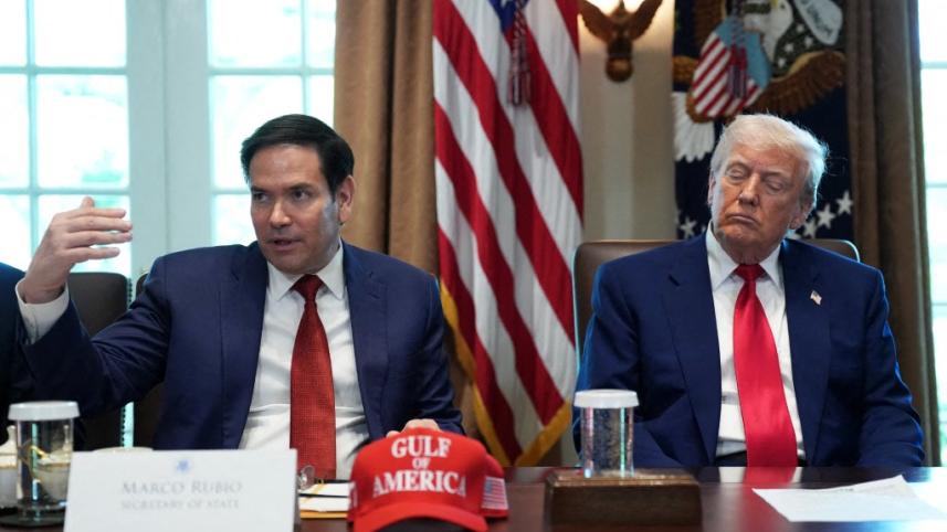 মন্ত্রিসভা বৈঠকে মার্কো রুবিওর কথা গভীর মনোযোগ দিয়ে শুনছেন ট্রাম্প। ছবি: এএফপি
