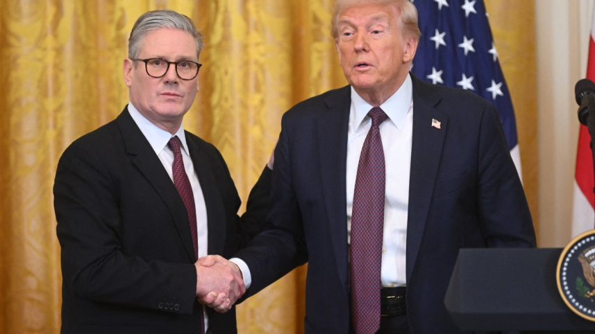 মার্কিন প্রেসিডেন্ট ট্রাম্প ও যুক্তরাজ্যের প্রধানমন্ত্রী কিয়ার স্টারমার। ফাইল ছবি: এএফপি