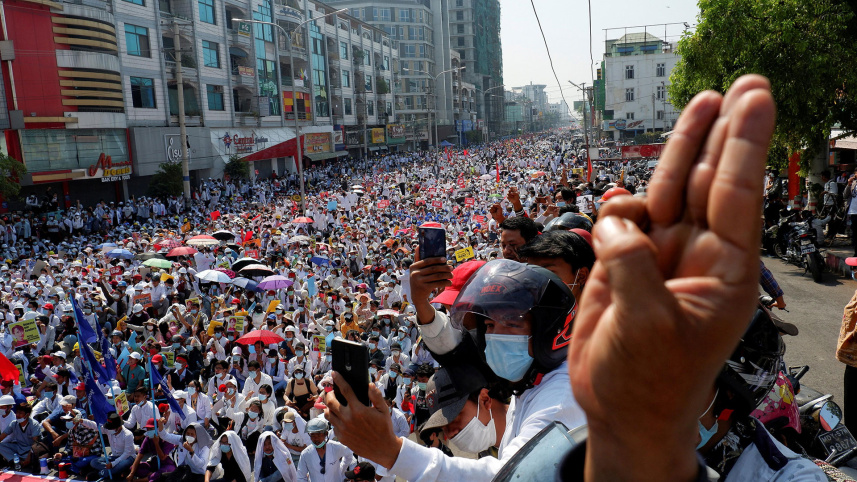 মান্দালায় অঞ্চলে জান্তাবিরোধী বিক্ষোভ। ফাইল ছবি: রয়টার্স
