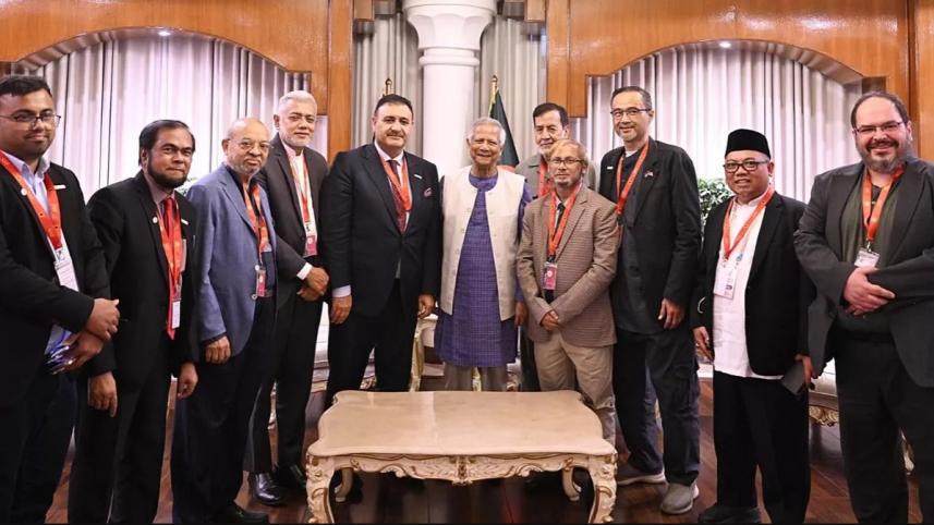 রোববার ঢাকায় রাষ্ট্রীয় অতিথি ভবন যমুনায় বিভিন্ন মুসলিম দেশের এনজিওদের একটি প্রতিনিধিদল প্রধান উপদেষ্টার সঙ্গে সাক্ষাৎ। ছবি : বাসস