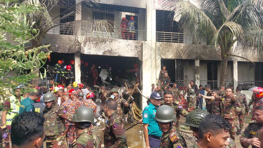 মাইলস্টোন কলেজে বিমান বিধ্বস্ত