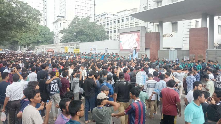 শিক্ষা সচিব প্রত্যাহারের কারণ