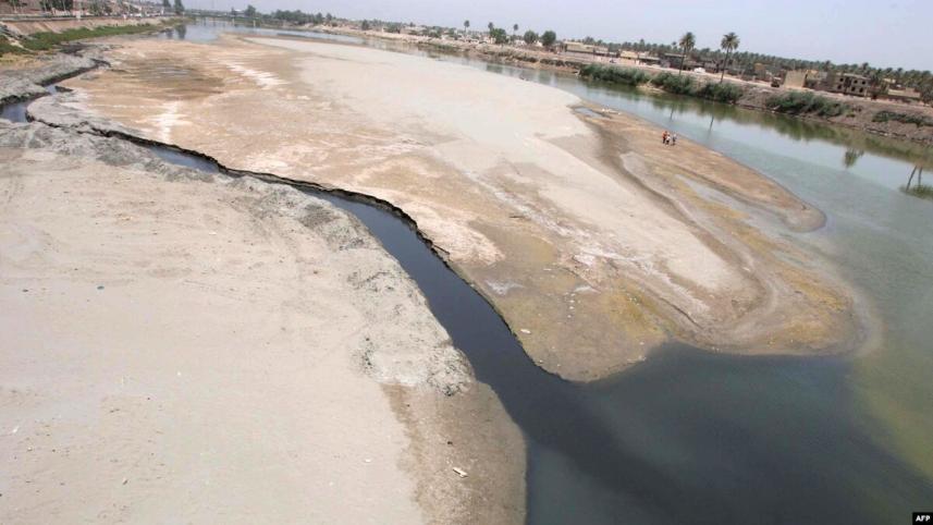 ফোরাত নদীর পানি শুকিয়ে যাচ্ছে। ছবি: এএফপি