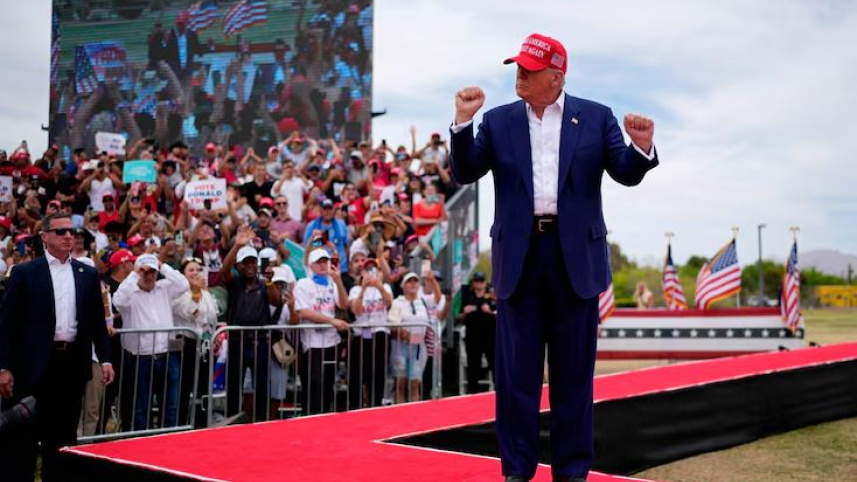 নির্বাচনী প্রচারণায় ট্রাম্পের ড্যান্স। ছবি: রয়টার্স