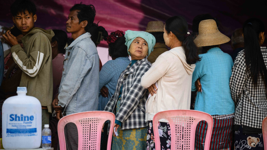 তৃতীয় ধাপের ভোট দিতে উপস্থিত ভোটাররা। ছবি: এএফপি