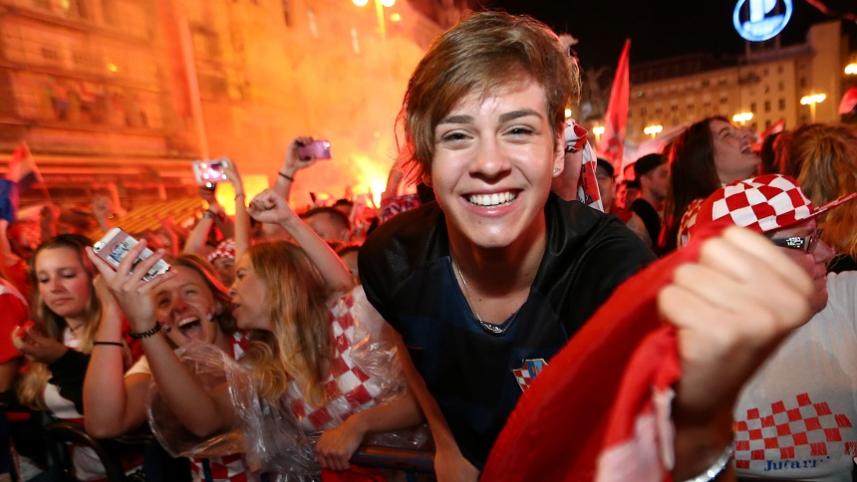 2018-07-11T205418Z_605223209_RC13A0A2EAD0_RTRMADP_3_SOCCER-WORLDCUP-CRO-ENG-FANS (1).JPG