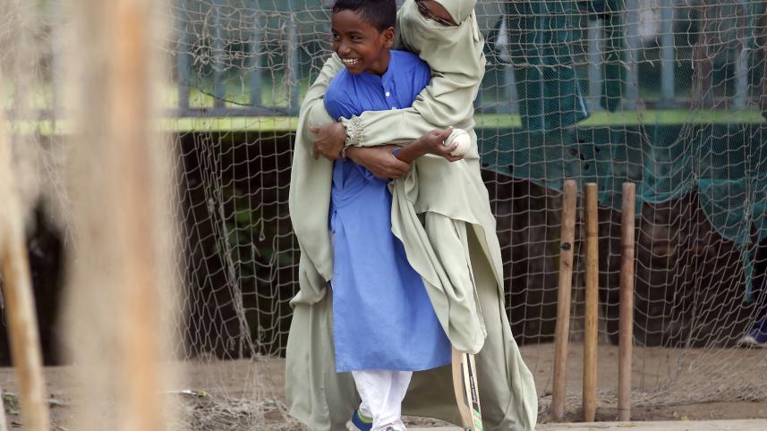 mother son cricket