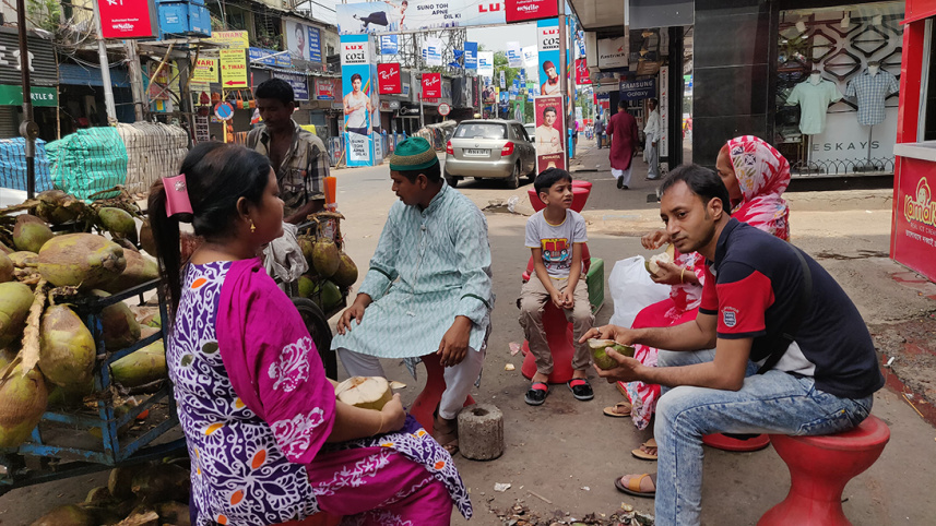 Bangladeshi tourists in Kolkata