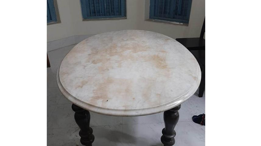 Dining table.jpg