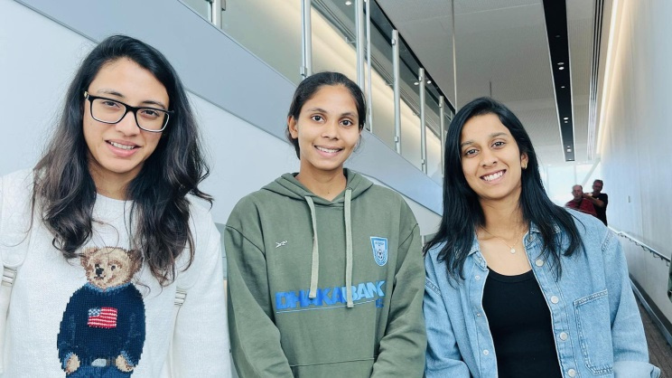 Afeida Khandoker with Smriti Mandana and Jemaima Rodri