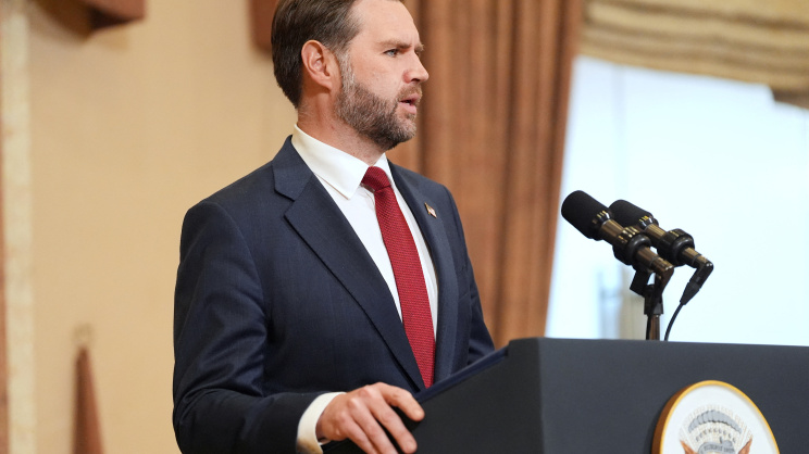 বৈঠক শেষে সংবাদসম্মেলনে মার্কিন ভাইস প্রেসিডেন্ট জেডি ভ্যান্স। ছবি: রয়টার্স