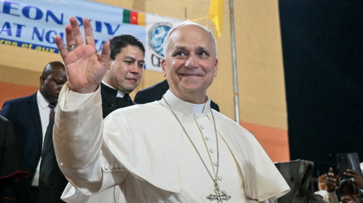 ক্যামেরুন সফরে পোপ। ছবি: রয়টার্স