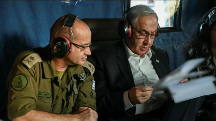 অডিও ব্রিফিং শুনছেন নেতানিয়াহু ও গফম্যান। ফাইল ছবি: সংগৃহীত