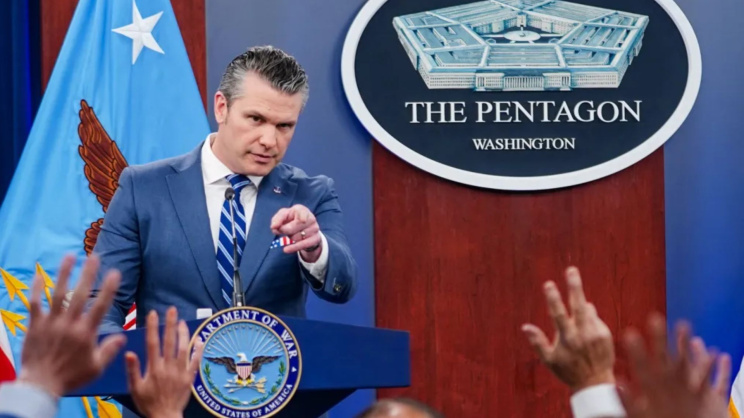 পেন্টাগনে মার্কিন প্রতিরক্ষামন্ত্রী পিট হেগসেথ। ছবি: রয়টার্স
