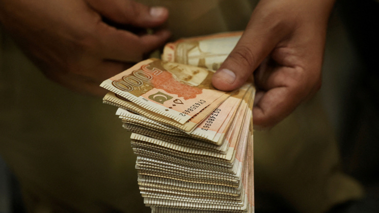 ২০১৮ সাল থেকে পাকিস্তানে চালু হওয়া সৌরবিদ্যুৎ প্রকল্প গত ৮ বছরে দেশটির তেল-গ্যাস আমদানিতে ১২ বিলিয়ন ডলারের বেশি সাশ্রয় করেছে। ছবি: রয়টার্স