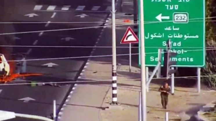 ভিডিও ফুটেজে হামাস যোদ্ধাদের সঙ্গে নতুন মোসাদ প্রধান রোমান গফম্যানের বন্দুকযুদ্ধ। ছবি: স্ক্রিণশট