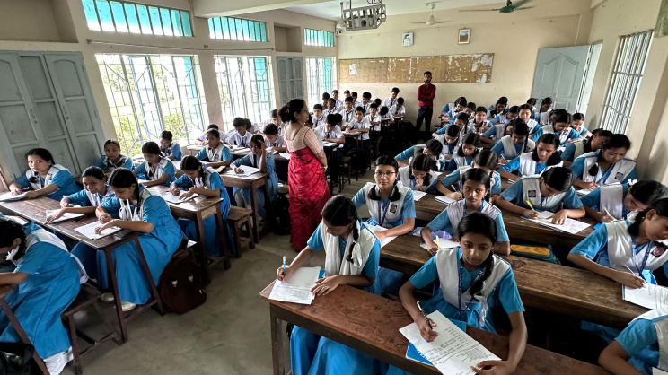 বই পড়া
