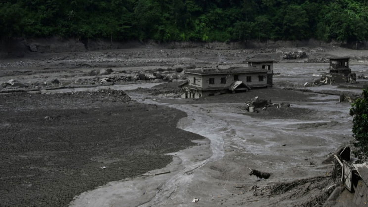 flash flood in nepal