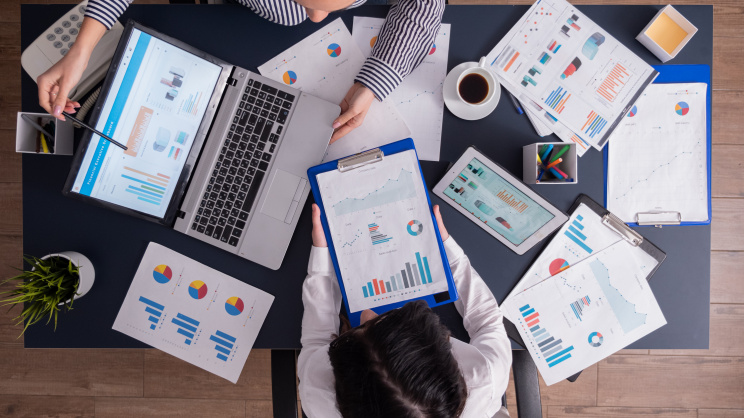 top-viewtop-view-manager-employee-doing-teamwork-business-office-looking-charts-laptop-display