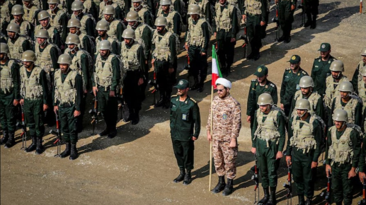 ইরানের বিপ্লবী রক্ষীবাহিনীর (আইআরজিসি) সামরিক মহড়া। ফাইল ছবি: রয়টার্স