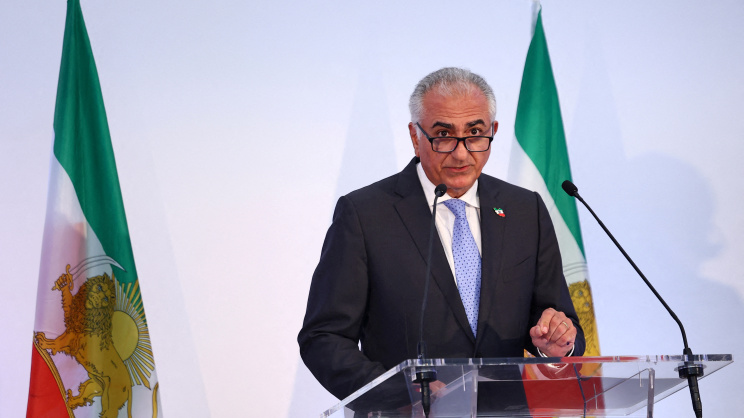 ইরানের নির্বাসিত যুবরাজ রেজা পাহলভি। ফাইল ছবি: রয়টার্স