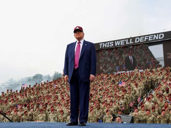 ফোর্ট ব্র্যাগে মার্কিন সেনাদের উদ্দেশে বক্তব্য রাখছেন প্রেসিডেন্ট ট্রাম্প। ছবি: রয়টার্স