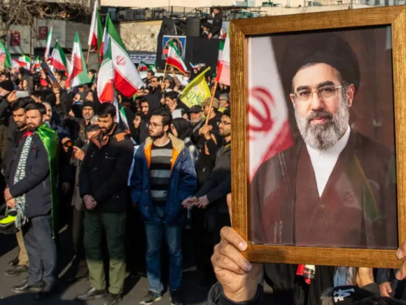 ইরানের নতুন সর্বোচ্চ নেতা মোজতবা খামেনি। ছবি: রয়টার্স