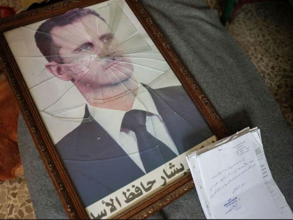 পলাতক নেতা বাশার আল আসাদের অফিসে ভাঙচুর করা হয়। ছবি: সংগৃহীত 