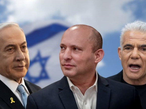 ডান থেকে বাঁয়ে: নেতানিয়াহু, সাবেক প্রধানমন্ত্রী নাফতালি বেনেট ও বিরোধীদলের নেতা ইয়াইর লাপিদ। ছবি: সংগৃহীত