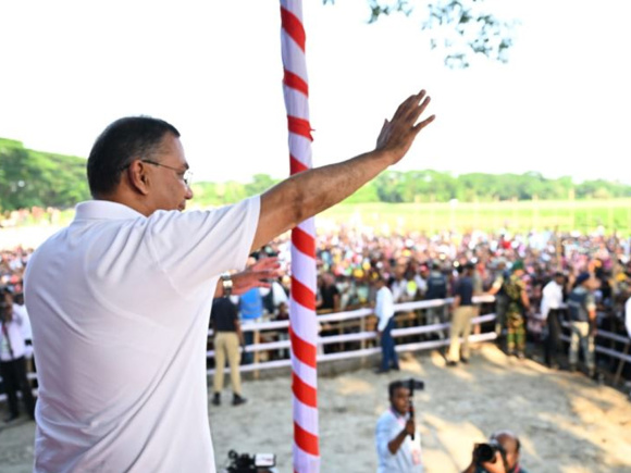 চাঁদপুর সদর উপজেলার শাহ মাহমুদপুরে ‘বিশ্ব খাল’ পুনঃখননের উদ্বোধন শেষে বক্তব্য দেন প্রধানমন্ত্রী তারেক রহমান। ছবি: প্রধানমন্ত্রীর কার্যালয়