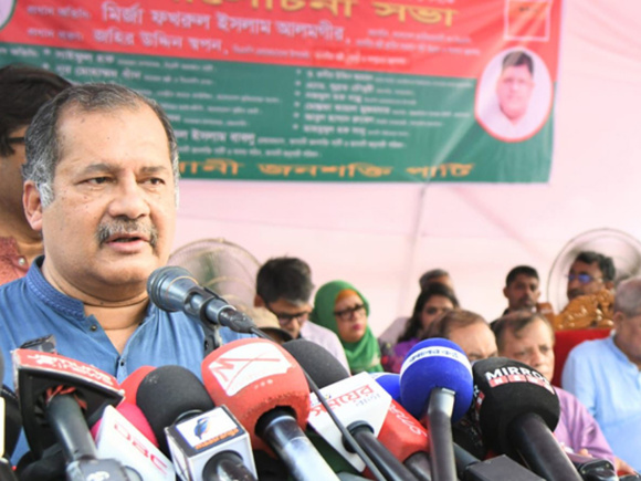সভায় বক্তব্য দিচ্ছেন তথ্য ও সম্প্রচারমন্ত্রী জহির উদ্দিন স্বপন। ছবি: বাসস