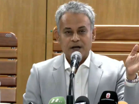 পদ্মা রেলসেতুর পিলারের মাটি অপসারণ