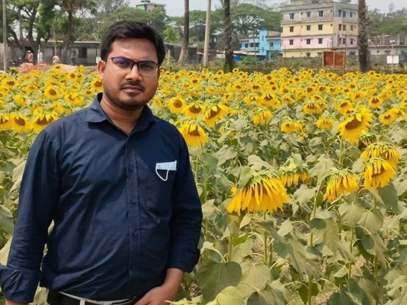 নোয়াখালীতে সড়ক দুর্ঘটনায় কৃষি কর্মকর্তা মো. আব্দুর রহমান সুমন নিহত। ছবি: স্টার