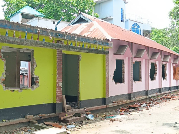 আলফাডাঙ্গায় কলেজশিক্ষার্থী হত্যা: প্রতিপক্ষের বাড়িতে হামলা, ভাঙচুর ও লুটপাট