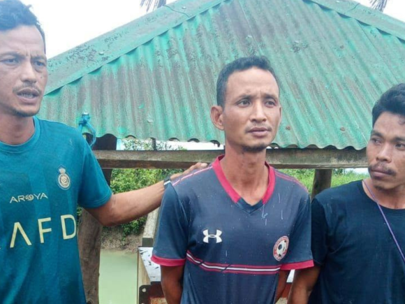 মিয়ানমার সেনাবাহিনীর এক সদস্যসহ দুই পুলিশ গ্রেপ্তার।  ছবি: সংগৃহীত