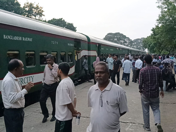 ট্রেন
