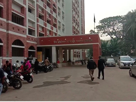 মানিকগঞ্জ চিফ জুডেশিয়াল ম্যাজিস্ট্রেট আদালত। ছবি: সংগৃহীত