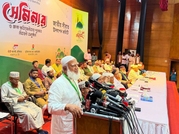  অনুষ্ঠানে বক্তব্য দিচ্ছেন জামায়াতে ইসলামীর আমির শফিকুর রহমান। ছবি: সংগৃহীত 