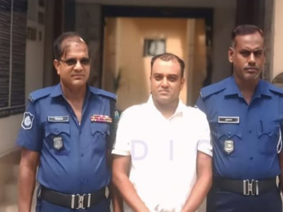 আটক রবিউল ইসলাম। ছবি: স্টার