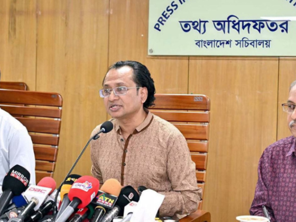 সংবাদ সম্মেলনে বক্তব্য দিচ্ছেন প্রধানমন্ত্রীর তথ্য ও সম্প্রচার উপদেষ্টা জাহেদ উর রহমান। ছবি: পিআইডি