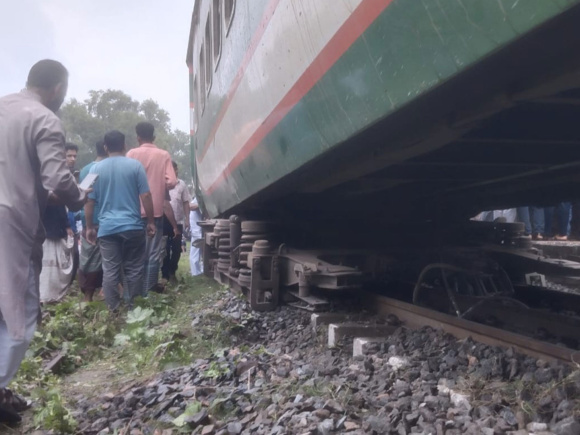 ট্রেন লাইনচ্যুত