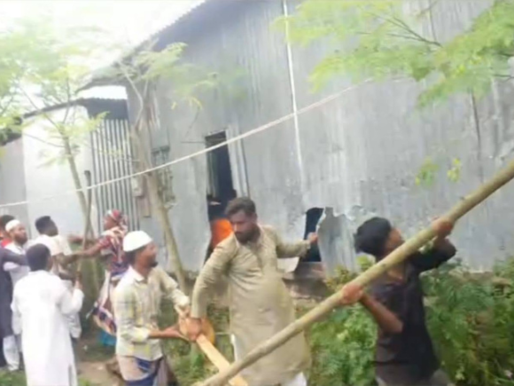 রে মাদক ব্যবসার অভিযোগে