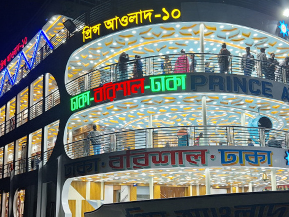 ঢাকা-বরিশাল রুটের লঞ্চ। ছবি: টিটু দাস/ স্টার