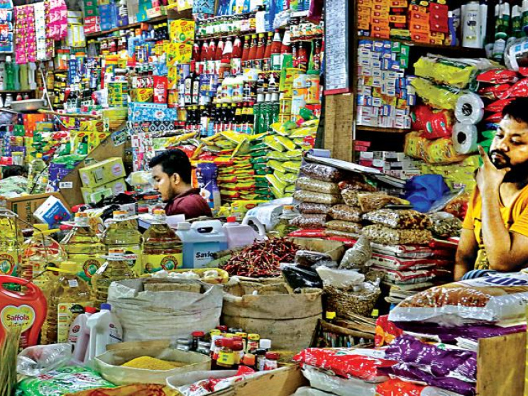 গত কয়েক সপ্তাহে বাংলাদেশের প্রধান পাইকারি বাজারগুলোতে ভোজ্যতেল, চিনি ও মসলার দাম বেড়েছে।