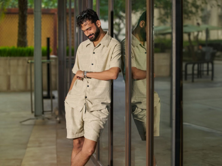 কোঁকড়া চুলই এখন ট্রেন্ড, যত্ন নেবেন যেভাবে