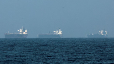 যুদ্ধের কারণে উপসাগরীয় অঞ্চলে আটকা পড়েছে জাহাজ। ছবি: রয়টার্স