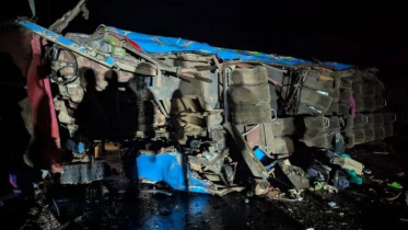উগান্ডায় স্কুল বাস উলটে ২১ জনের প্রাণহানি হয়েছে। ছবি: এক্স/স্থানীয় পুলিশ