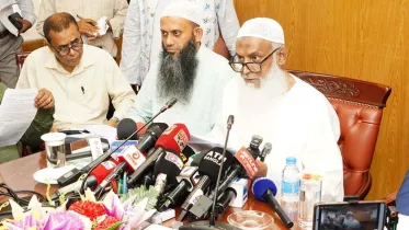 ধর্ম বিষয়ক মন্ত্রী কাজী শাহ মোফাজ্জাল হোসাইন কায়কোবাদ আজ সচিবালয়ে ধর্ম বিষয়ক মন্ত্রণালয়ে আয়োজিত এক সংবাদ সম্মেলনে ২০২৭ সালের হজ প্যাকেজ ও গাইডলাইন ঘোষণা করেন । ছবি : পিআইডি